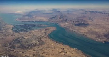 خبير طاقة يحذر من قفز أسعار النفط إلى 200 دولار في حال استمرار إغلاق مضيق هرمز