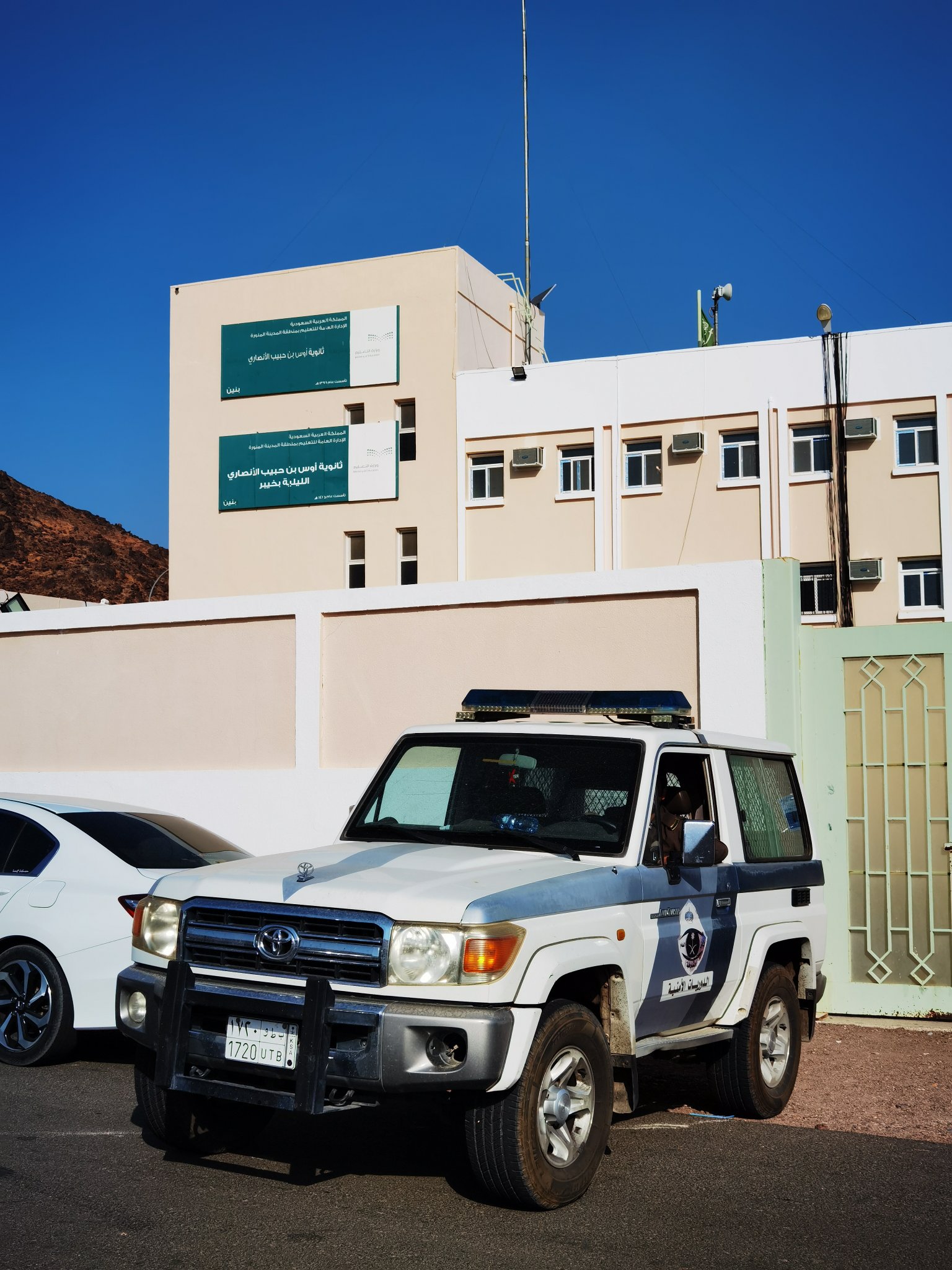 دوريات الأمن في منطقة الباحة تلقي القبض على مقيم بتهمة التسول غير المشروع