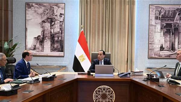 رئيس الوزراء يبحث تدبير الاعتمادات المالية لتأمين احتياجات المواد البترولية