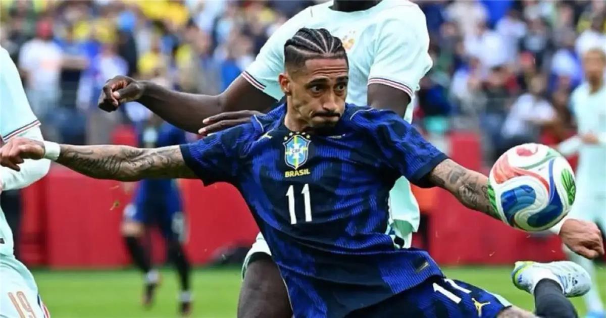 رافينها يثير مخاوف جماهير برشلونة خلال مواجهة البرازيل وفرنسا الودية