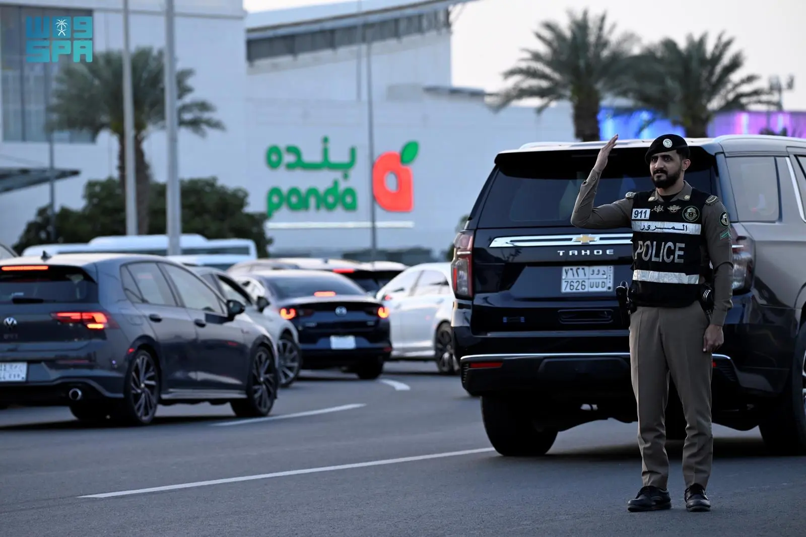 رجال المرور في رمضان: حماة الطرقات قبل أذان الإفطار