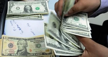 سعر الدولار مقابل الجنيه في البنوك المصرية يتصدر المشهد المالي