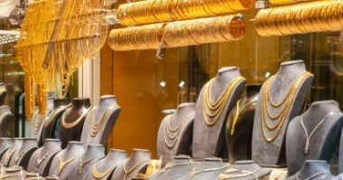 سعر الذهب ينخفض في التعاملات المسائية اليوم 15 مارس 2026