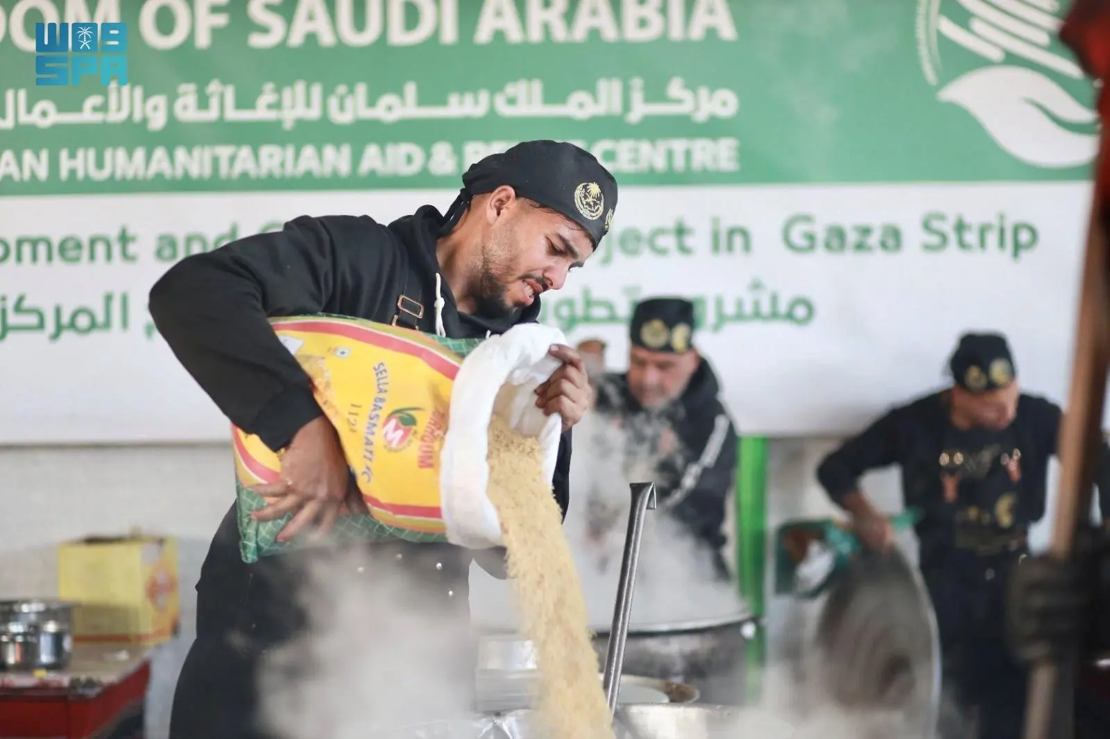 سلمان للإغاثة تتبرع بأكثر من 24 ألف وجبة غذائية ساخنة لقطاع غزة