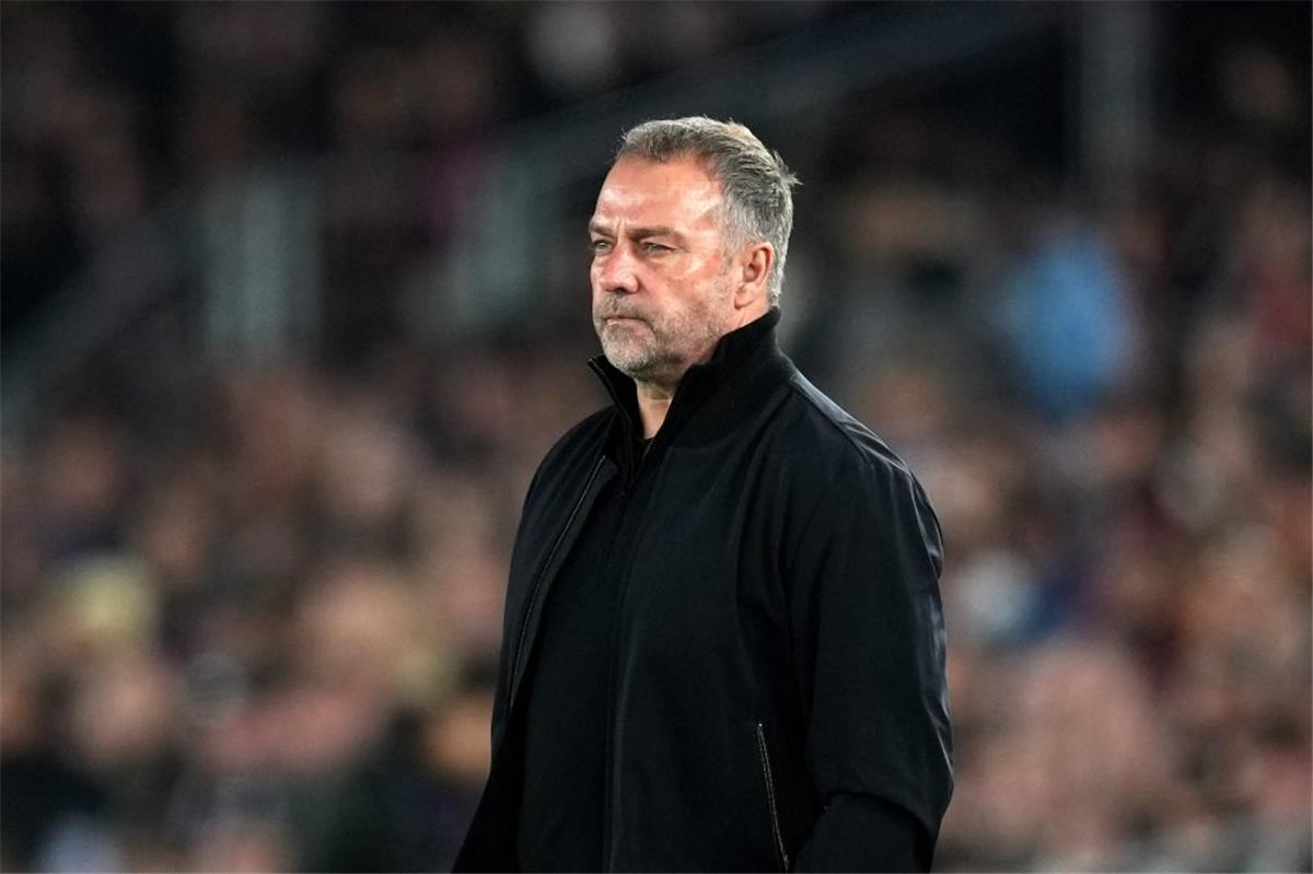 شرط حاسم يحدد مستقبل فليك وتجديد عقده مع برشلونة