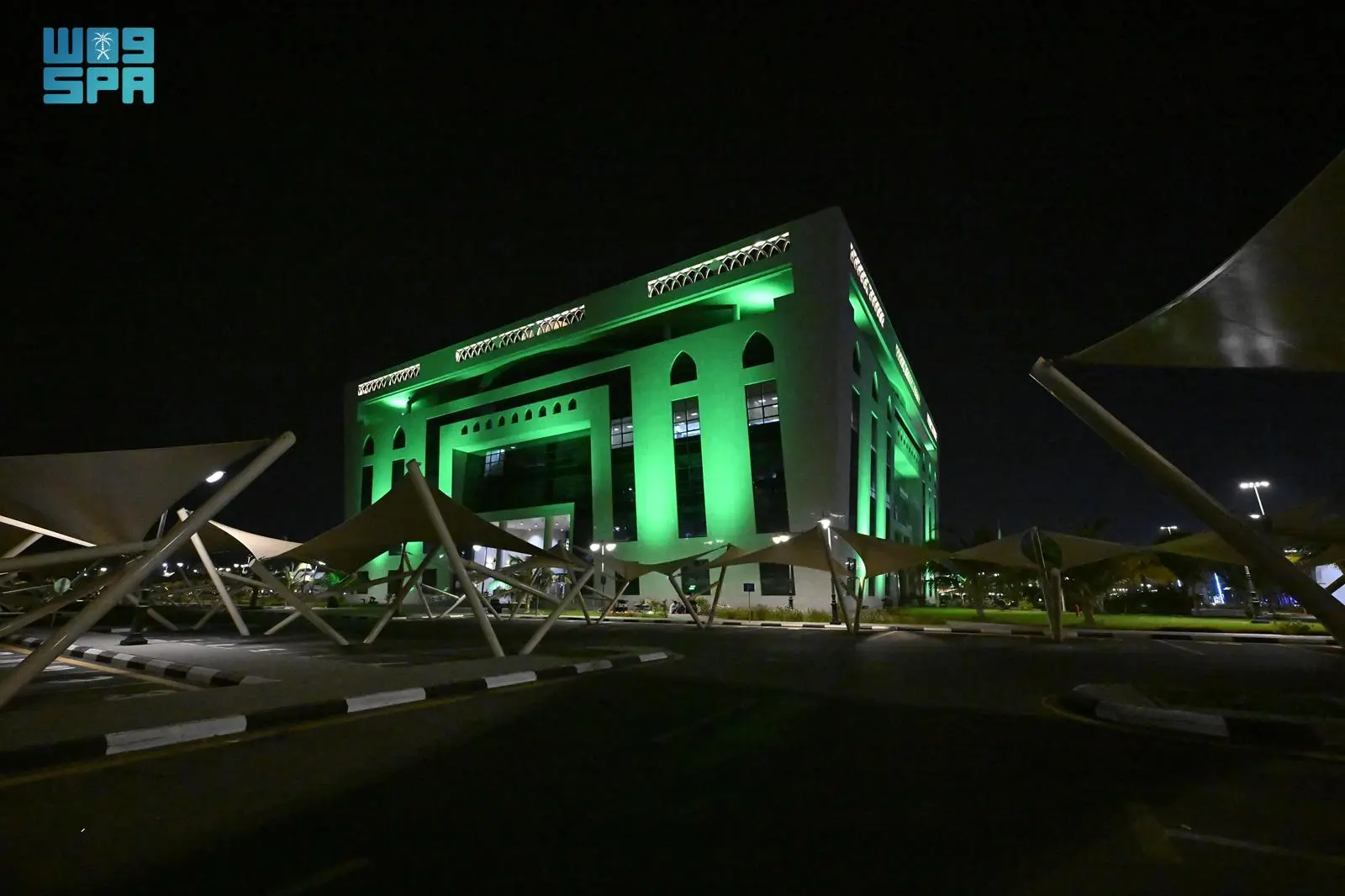 شوارع وميادين جازان تتزين براية التوحيد احتفالاً بيوم العلم