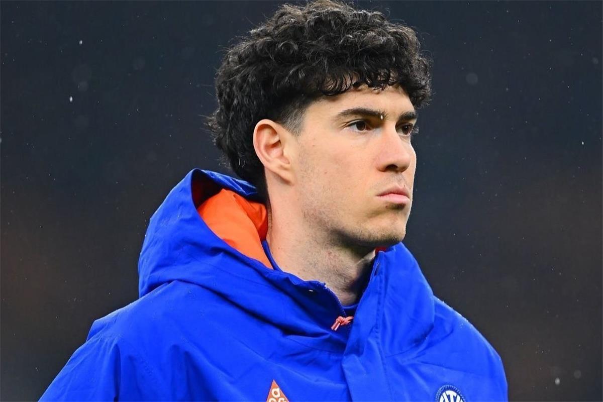 عقبة رئيسية تعرقل انتقال باستوني إلى برشلونة رغم موافقة اللاعب