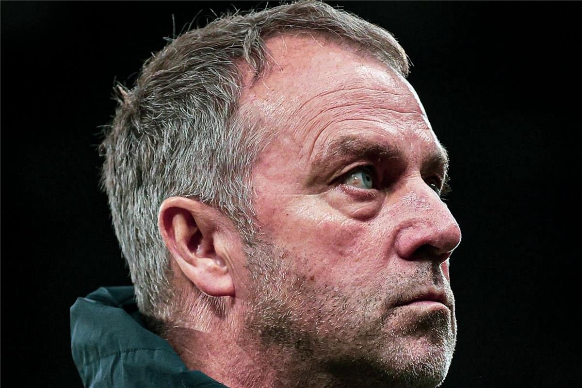 فليك يقترب من تحقيق إنجاز تاريخي بعد انتصار برشلونة على إشبيلية