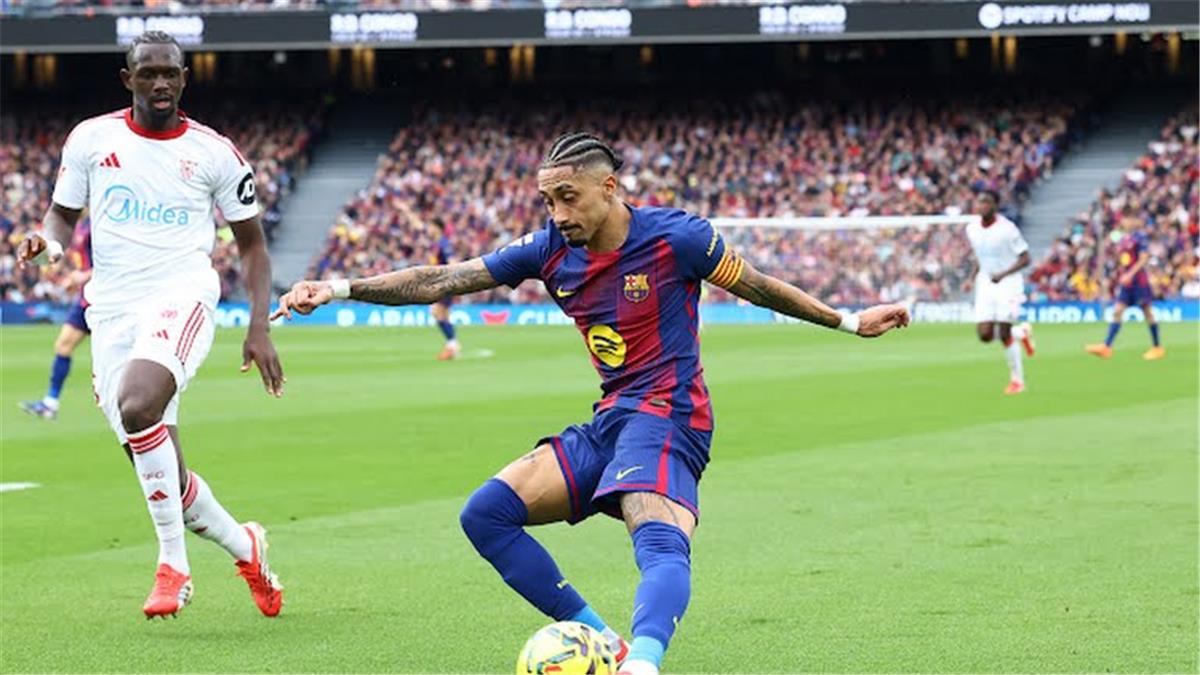 فيديو حصري: رافينها يحقق الهاتريك مسجلاً الهدف الرابع لبرشلونة في شباك إشبيلية