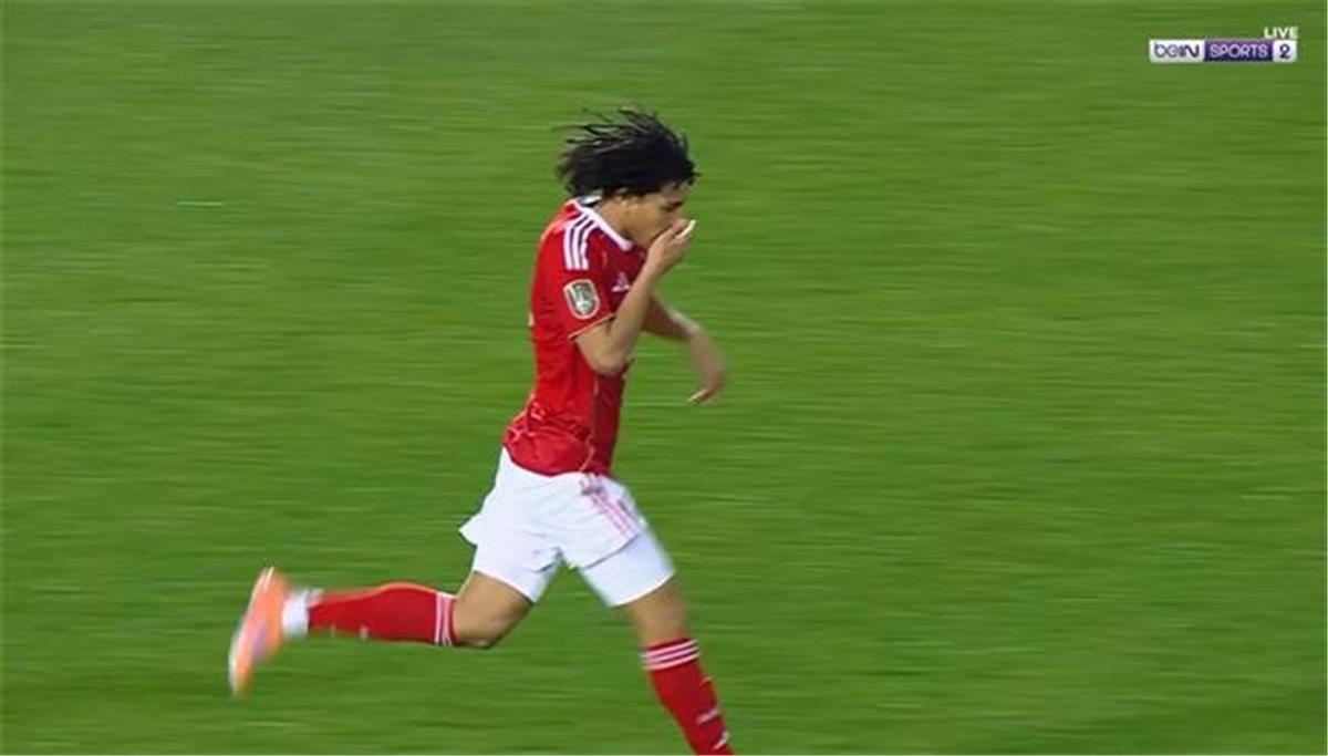 فيديو حصري: مروان عثمان يحقق هدف التعادل للأهلي في مواجهة الترجي