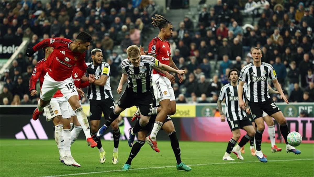 فيديو حصري: نيوكاسل يُحقق انتصارًا دراماتيكيًا على مانشستر يونايتد رغم النقص العددي في الدوري الإنجليزي