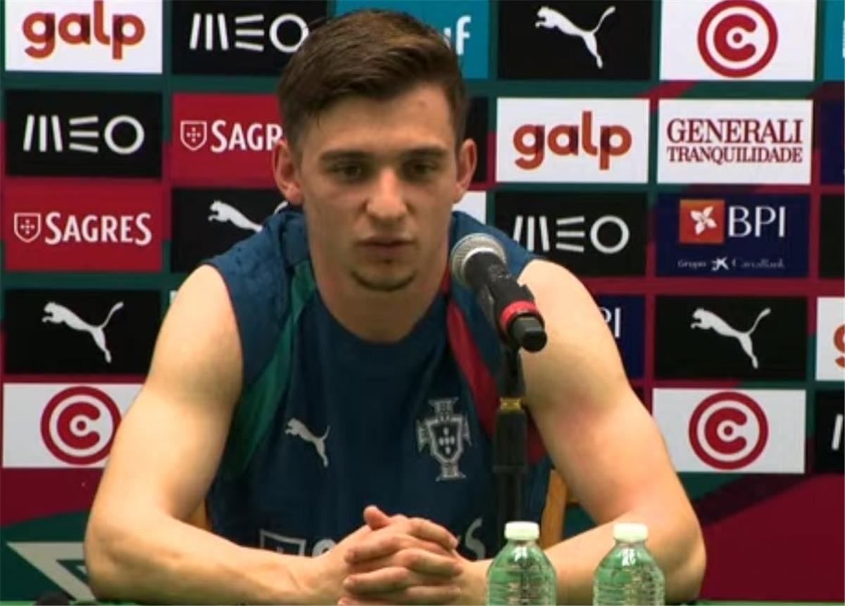 كونسيساو يكشف قراره النهائي بشأن تعويض رحيل محمد صلاح عن ليفربول