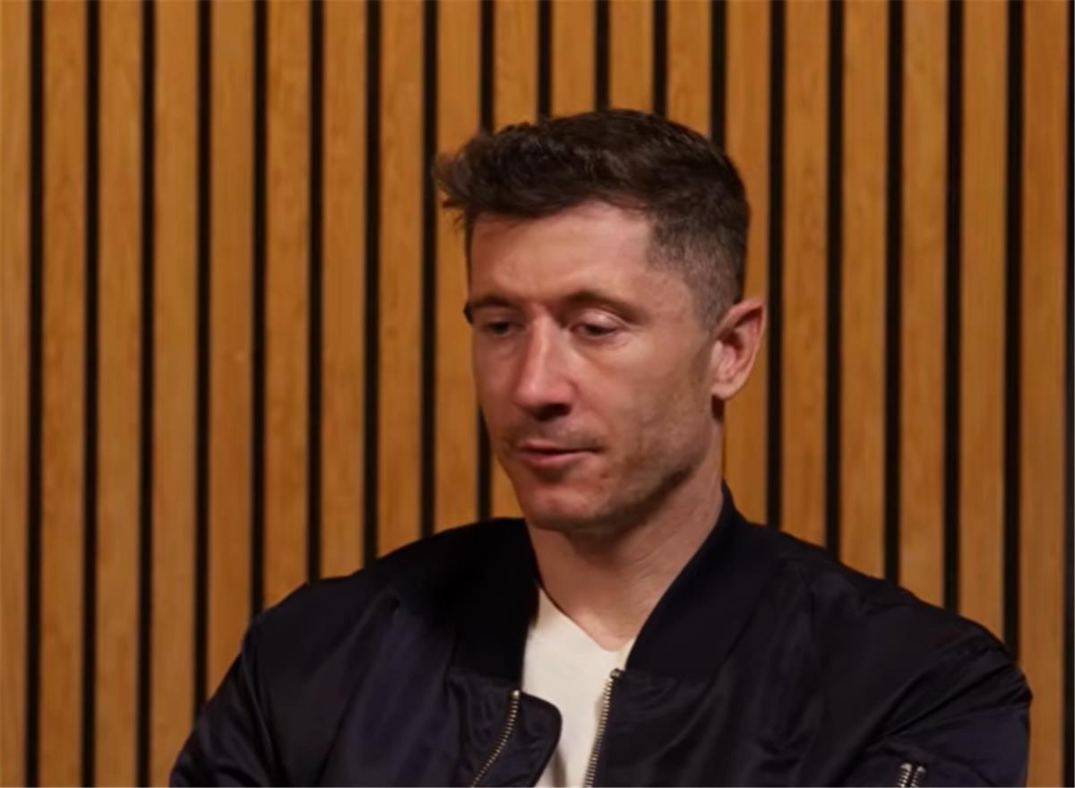 ليفاندوفسكي: معايير الكرة الذهبية تفتقر إلى الوضوح... ونجوم برشلونة الأحق باللقب