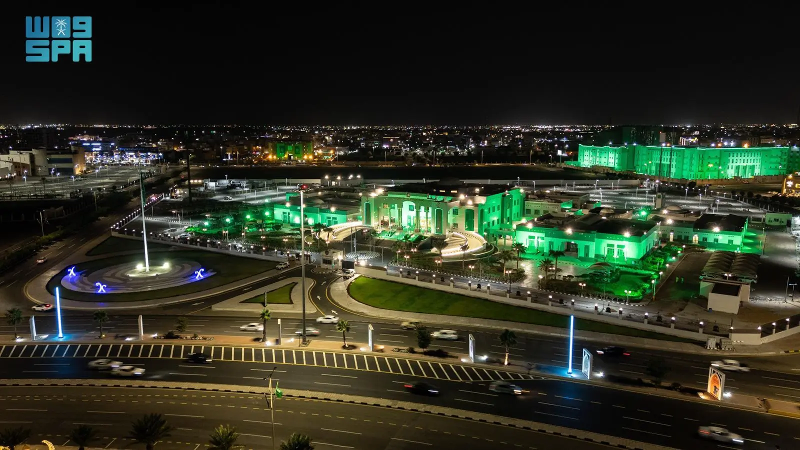 مبنى إمارة جازان يتزين بالأخضر احتفاءً بيوم العلم