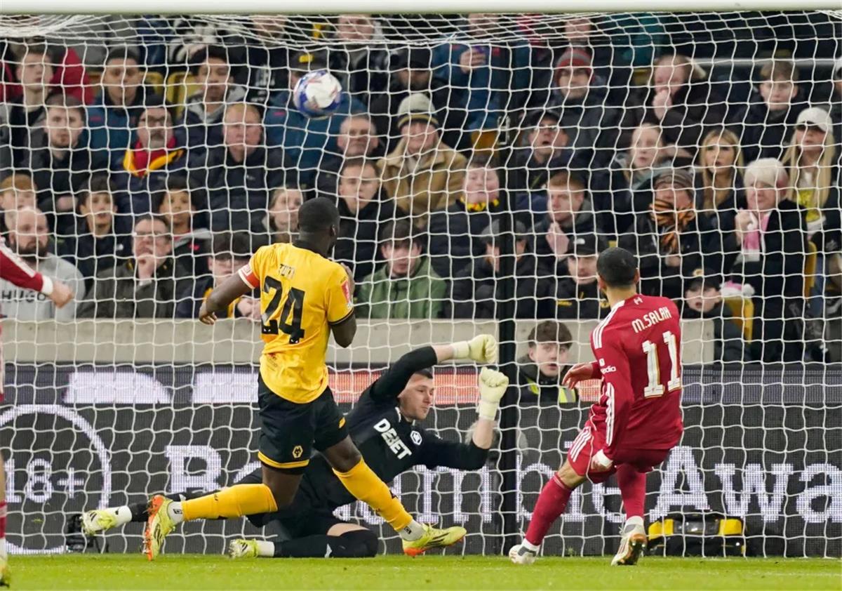 محمد صلاح يبرهن على قدرة التحدي في مواجهة وولفرهامبتون: دحض الشكوك حوله