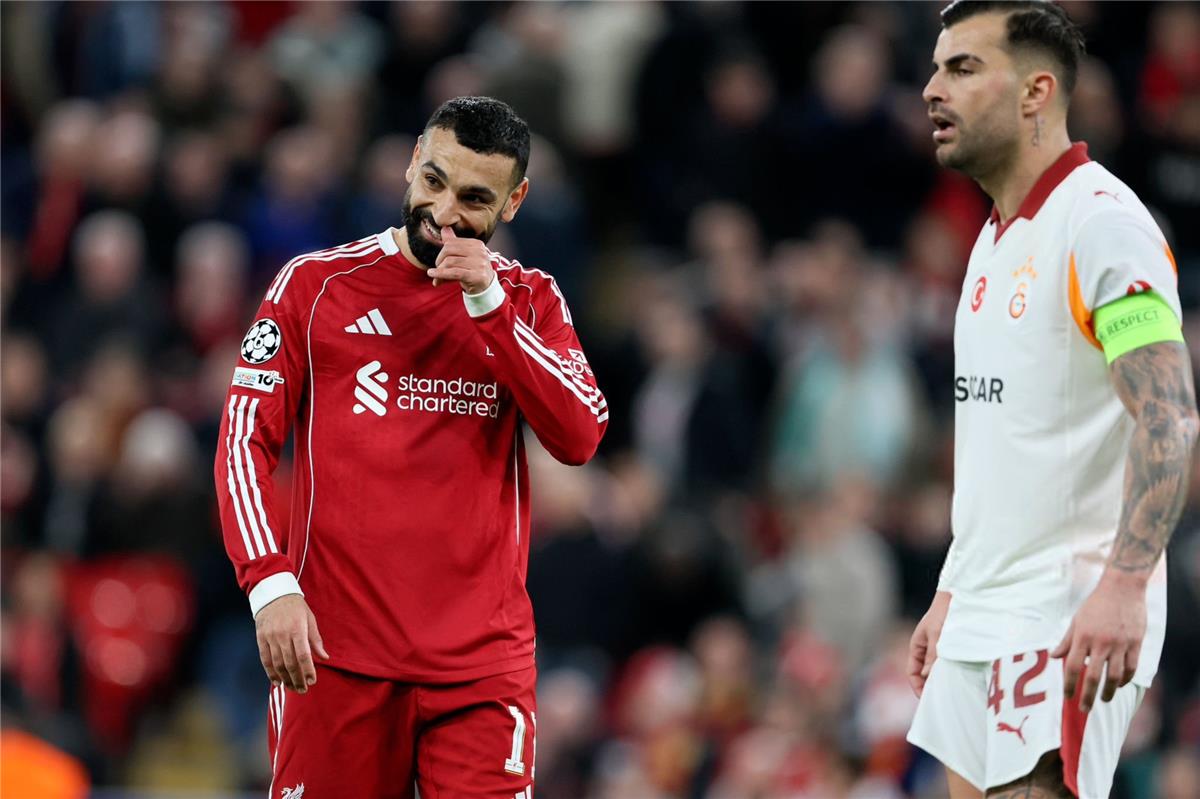 مدرب فريق سلوت يمدح محمد صلاح ويكشف أسباب استبداله في مواجهة جالطة سراي