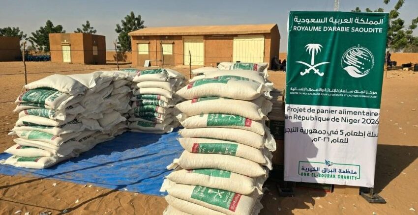 <p><strong>مركز الملك سلمان للإغاثة يوزع 728 سلة غذائية في النيجر ضمن مشروع "إطعام 5"</strong></p>