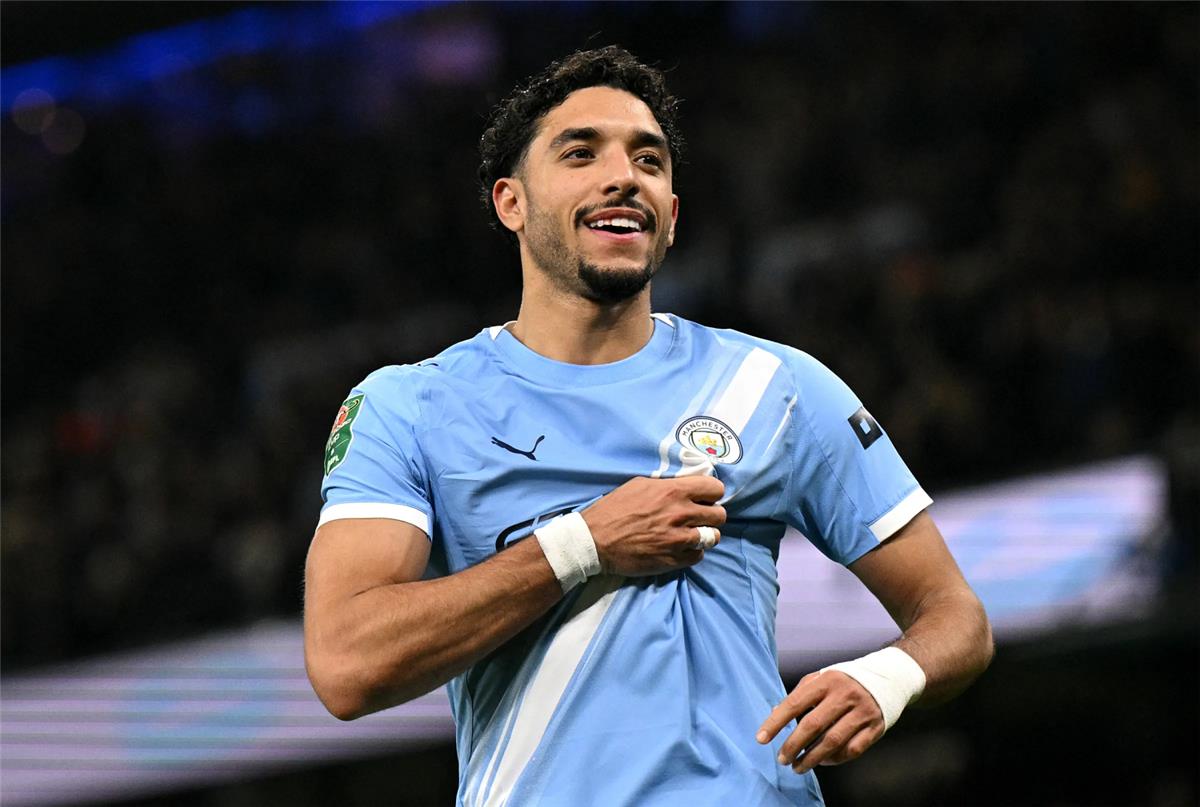 مرموش يقترب خطوة واحدة من الانتقال إلى برشلونة