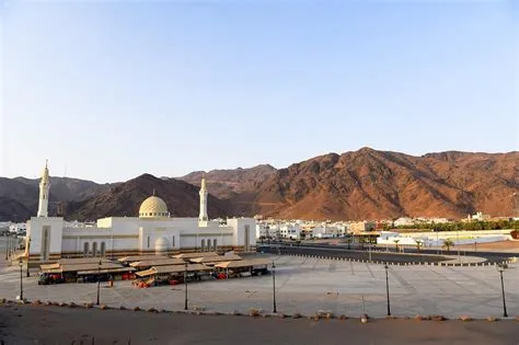 مسجد سيد الشهداء بالمدينة المنورة يعكس تاريخاً عريقاً ويشكل وجهة هامة للزوار