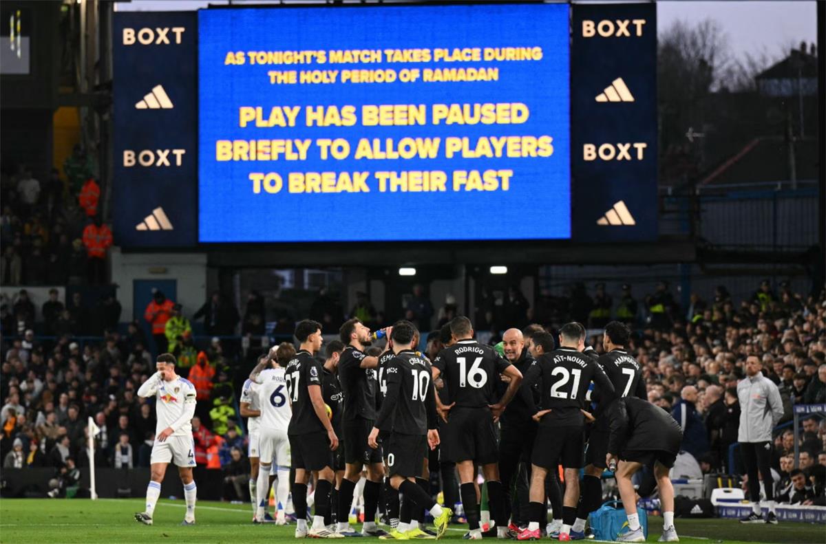 منظمة رائدة تعبر عن استنكارها لتجاوزات جمهور ليدز ضد لاعبي مانشستر سيتي أثناء الإفطار