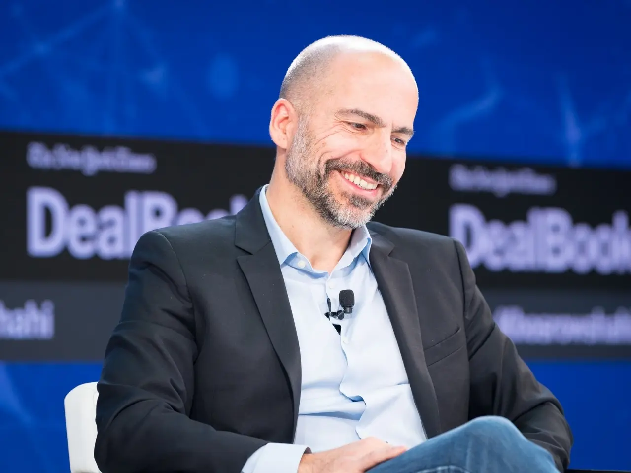 موظفو أوبر يبتكرون نموذج ذكاء اصطناعي لمحاكاة الرئيس التنفيذي خلال الاجتماعات.