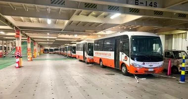 ميناء شرق بورسعيد ينقل 100 حافلة مُصنّعة محلياً على متن السفينة SUNSHINE ACE