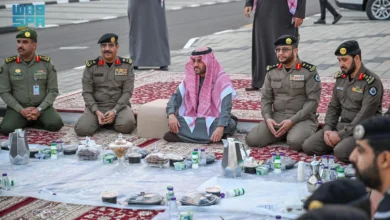 نائب أمير حائل يشارك رجال الأمن إفطارهم الرمضاني ويطلق المسيرة الأمنية احتفالاً بيوم العلم