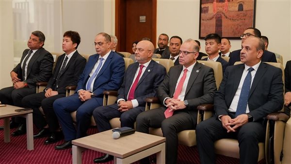 وزير الاستثمار يعلن منح رخص ذهبية لـ 8 مشروعات محلية وأجنبية باستثمارات تصل إلى 1.2 مليار دولار