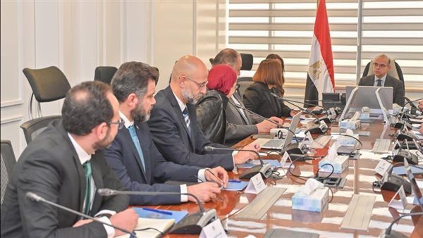 وزير الاستثمار يناقش خطط توسع جنرال موتورز وجهود توطين صناعة السيارات