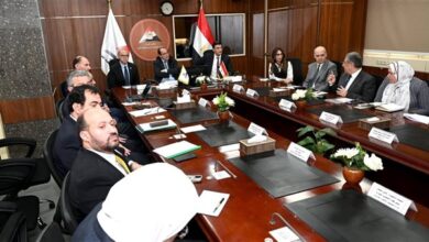 وزير الصناعة يؤكد أهمية زيادة المكون المحلي والتصدير في تطوير برنامج صناعة السيارات