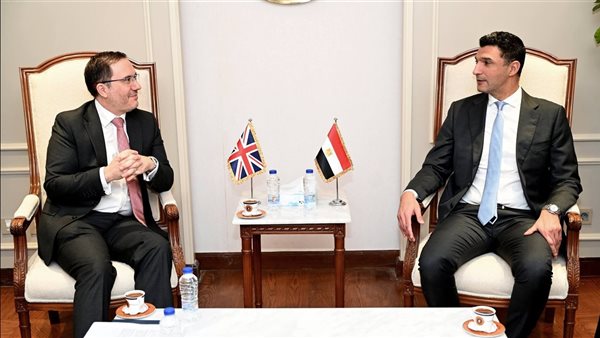 وزير الصناعة يؤكد على أهمية استفادة الشركات البريطانية من مصر كمحور صناعي إقليمي