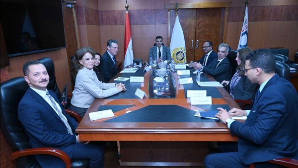 وزير الصناعة يكشف عن خطط لتدشين صناديق استثمارية صناعية بمشاركة المواطنين