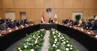 وزير الصناعة يلتقي مجموعة باوو الصينية للحديد والصلب لبحث تعزيز التعاون