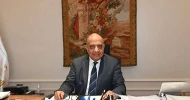 وزير الكهرباء يأمر بزيادة ساعات العمل في مراكز خدمة المواطنين تحضيرا لعيد الفطر